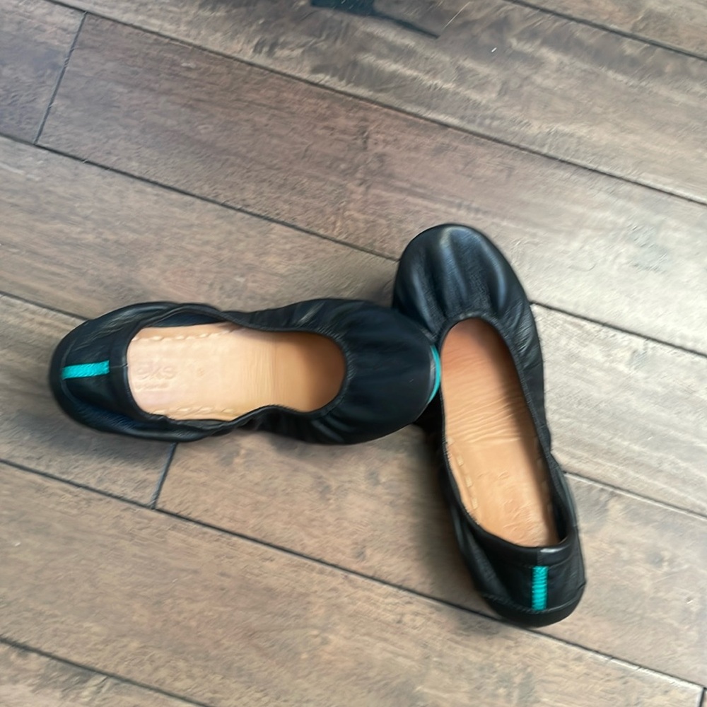 Black leather Tieks